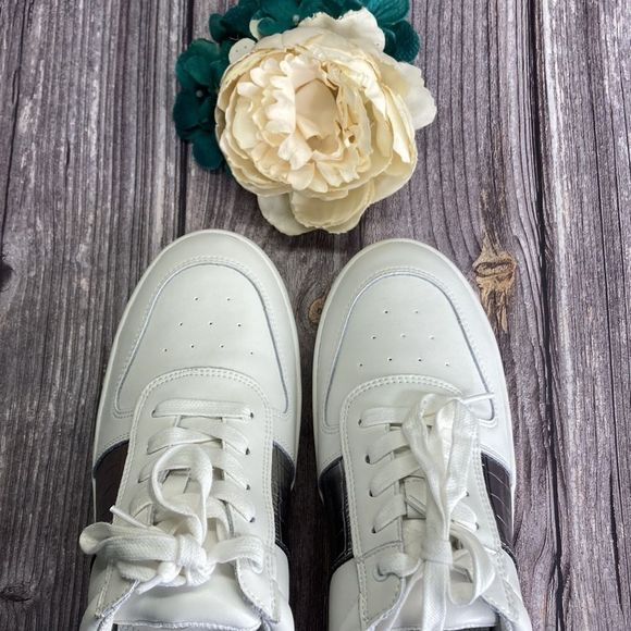 INC Libbee White/Pewter Lace-Up Croc Sneakers 7.5M - Picture 4 of 10